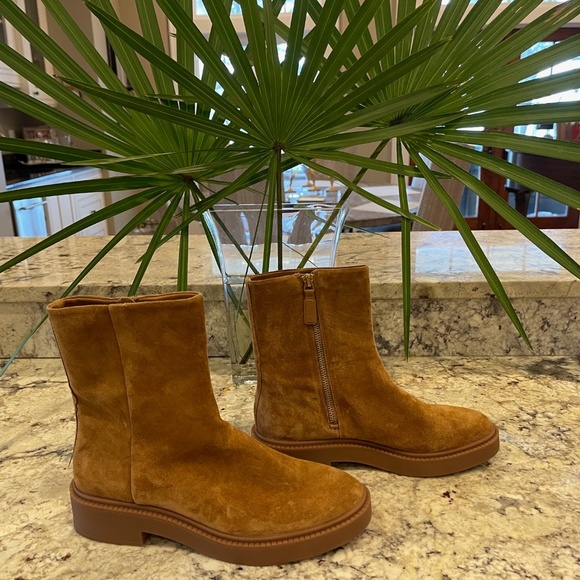 NWOT Vince Kady Brown Suede Water Resistant Bootie - Size 8.5M - Picture 3 of 9